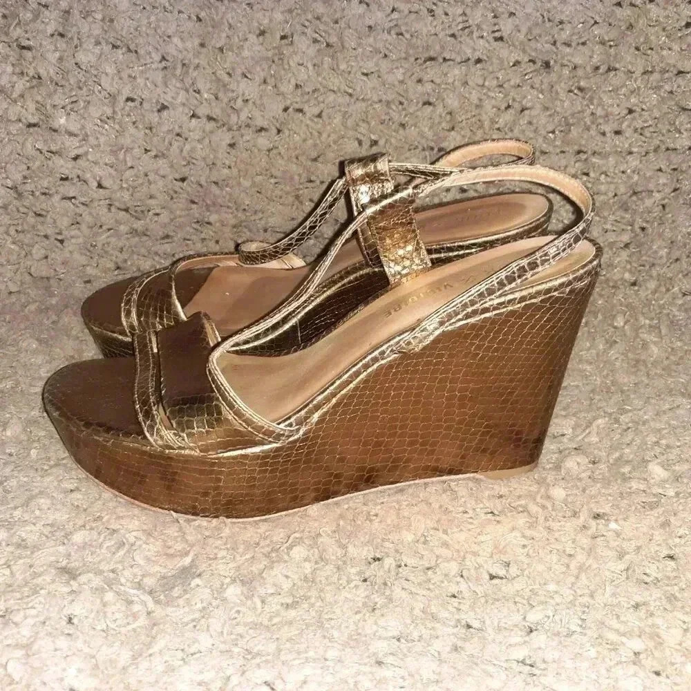 POUR LA VICTOIRE-Bronze Leather Snake Print Platform Wedge Sandal-Sz 9-Excellent - Picture 2 of 7